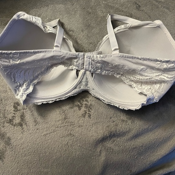 Natori feathers plunge t-shirt bra.  Platinum/nimbus. - Picture 2 of 3